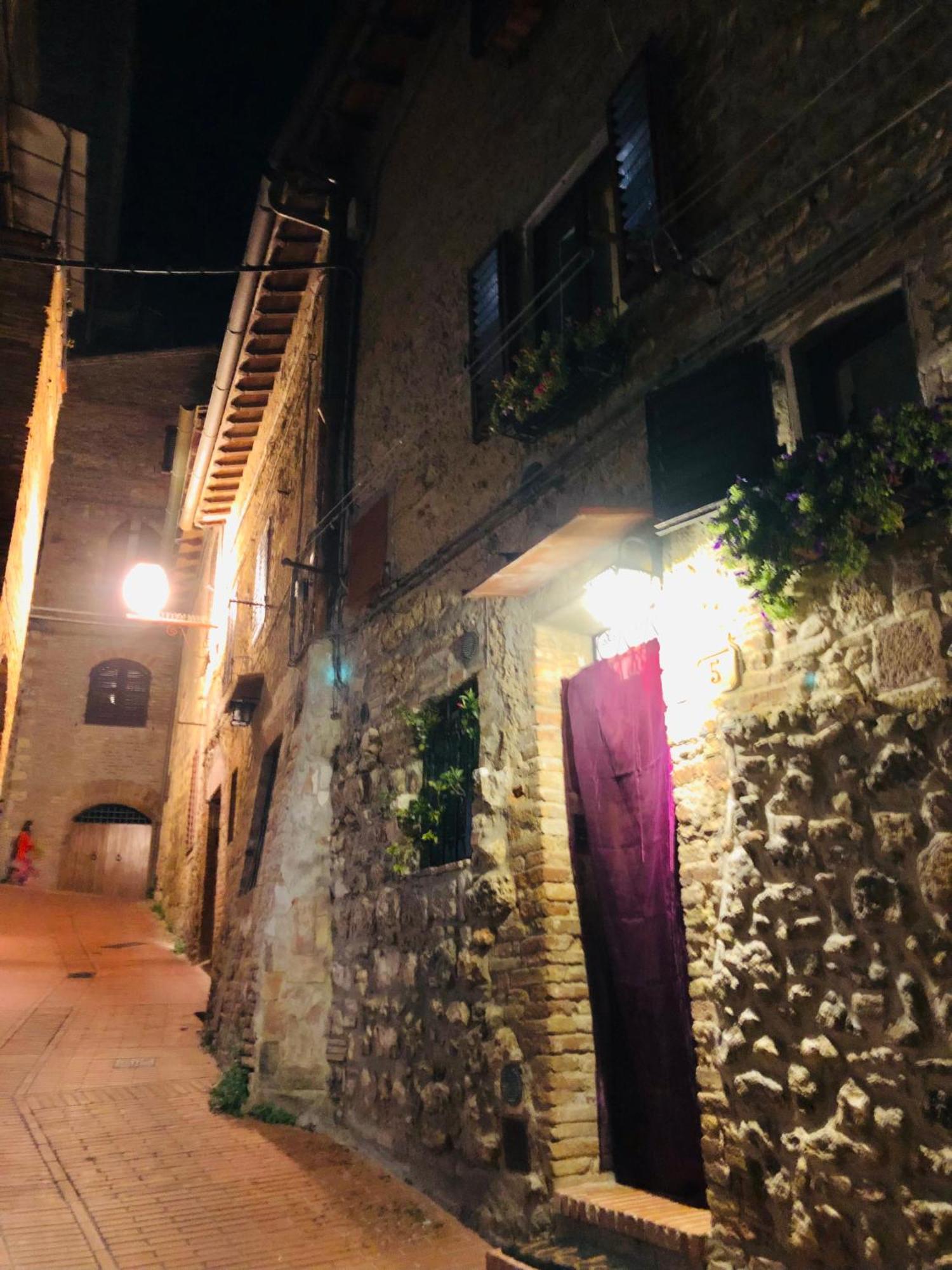 Casa Nel Centro Storico Apartment San Gimignano Bagian luar foto