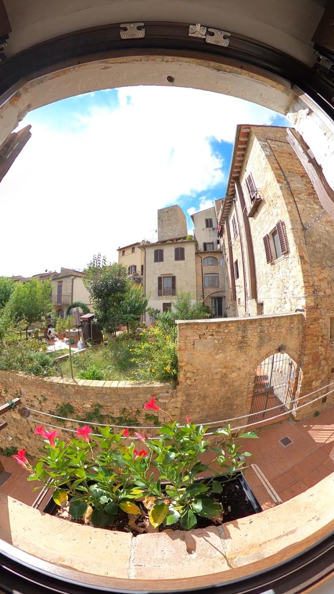 Casa Nel Centro Storico Apartment San Gimignano Bagian luar foto
